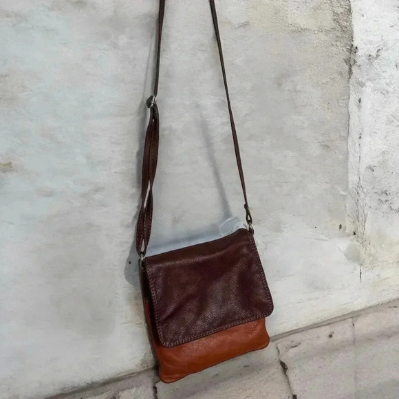 Italian leather Duotone crossbody bag - Picture 1 of 9